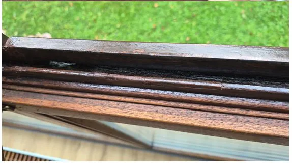 Profil de joint au bas d’un ouvrant bois